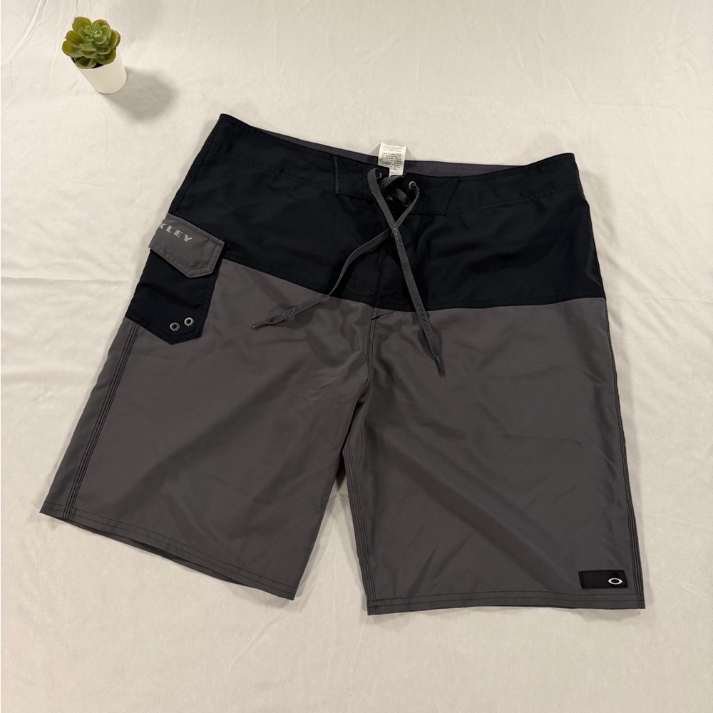 Oakley Board Shorts / Swim Trunks Charcoal Gray / Black Size 36